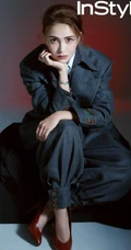 昆凌妩媚气质礼裙装杂志写真图片，闪亮珠宝首饰加身大方贵气