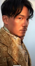 张震秋季新姿态西装系列杂志写真图片，化身帅气大叔成熟冷峻