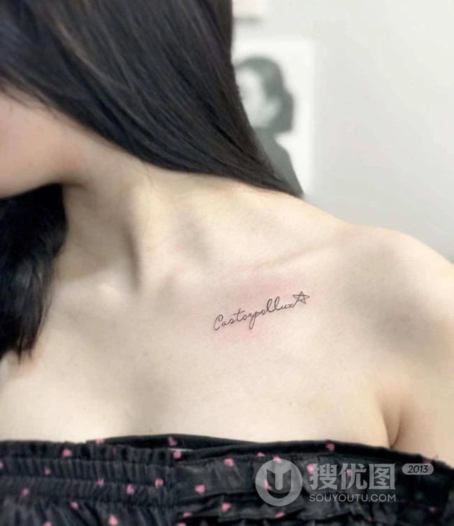 女生锁骨部位简单有意义的英文字母纹身图案图片 第2张