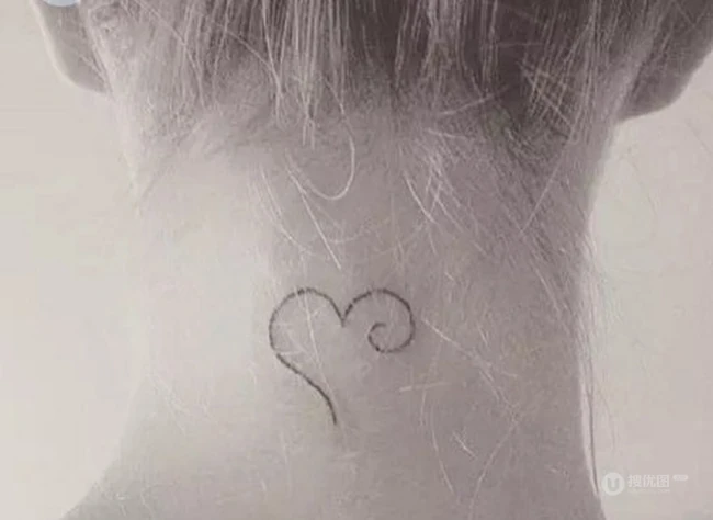 好看好玩的女生后颈部个性蒲公英、弯曲的箭等小纹身图案 第7张