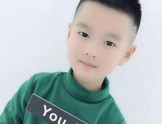 适合小男孩个性好看的潮流短卷发，刻痕短发、短碎发等图片集 第5张