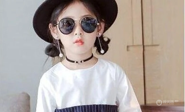 双丸子头小女孩发型图片集，不单可爱还有点俏皮 第3张
