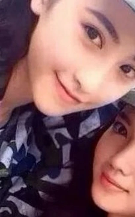 艺术系女生入学时军训生活照片，女生扎堆，清新清新