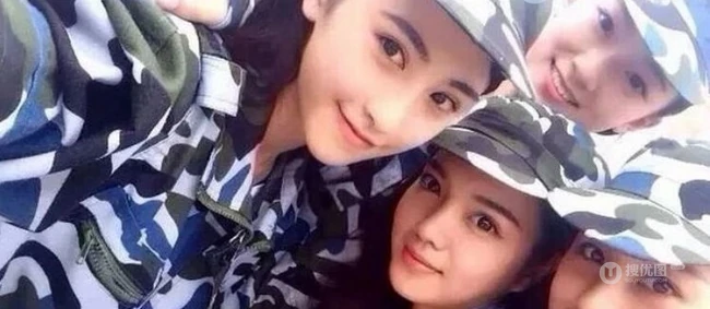 艺术系女生入学时军训生活照片，女生扎堆，清新清新