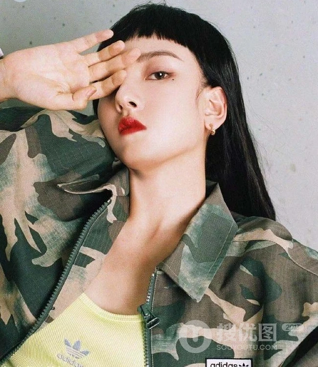 女生锅盖刘海发型太难撑了，看宋祖儿的锅盖刘海减龄又百搭 第5张