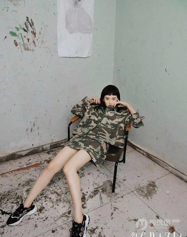 女生锅盖刘海发型太难撑了，看宋祖儿的锅盖刘海减龄又百搭 第3张