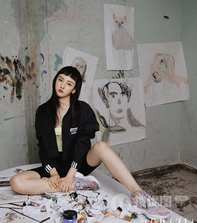 女生锅盖刘海发型太难撑了，看宋祖儿的锅盖刘海减龄又百搭 第2张