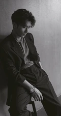 窦骁帅气时尚秋装宣传写真大片，轻松驾驭轻熟男摩登男装