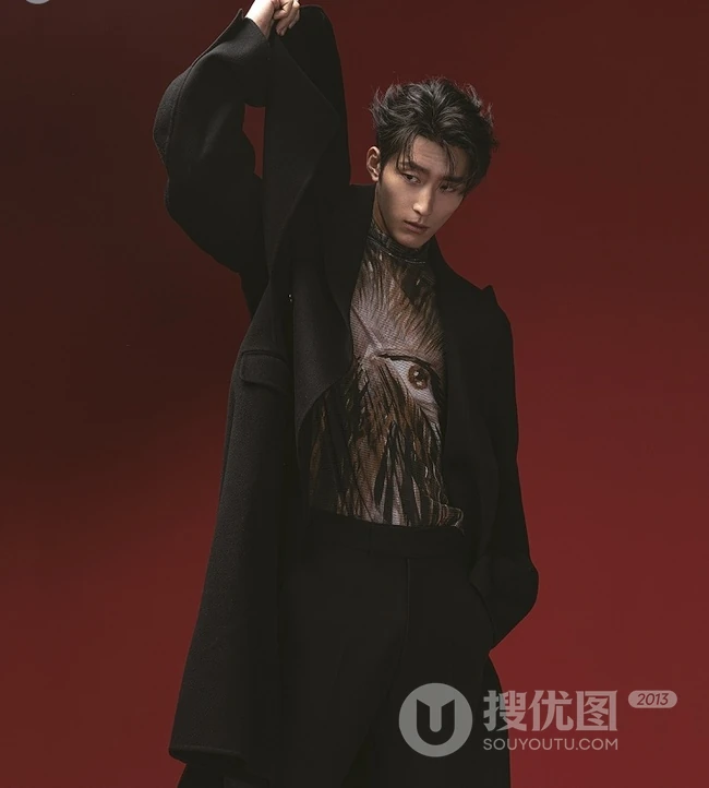 窦骁帅气时尚秋装宣传写真大片，轻松驾驭轻熟男摩登男装