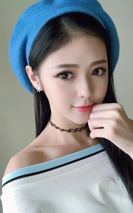 越南女生Liz Kim气质别样可爱自拍，生活照片图集