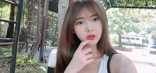 越南女生Liz Kim气质别样可爱自拍，生活照片图集