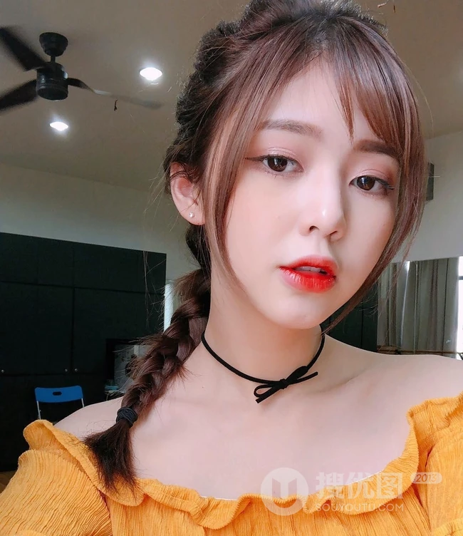 越南女生Liz Kim气质别样可爱自拍，生活照片图集