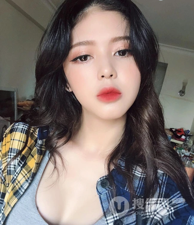 越南女生Liz Kim气质别样可爱自拍，生活照片图集