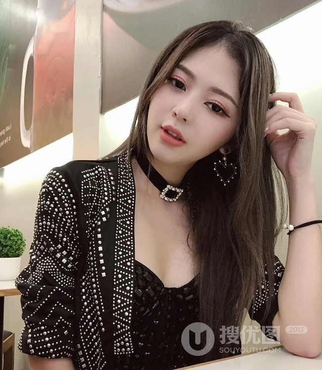 越南女生Liz Kim气质别样可爱自拍，生活照片图集