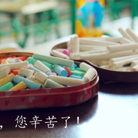 致敬教师节，唯美教室，课桌，粉笔，食堂等带文字图片
