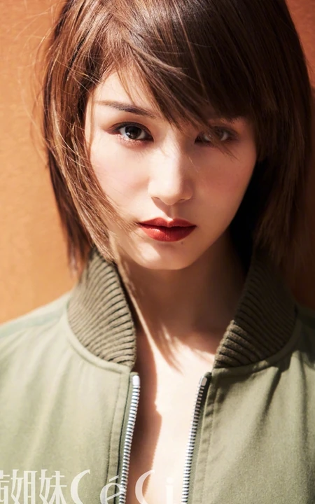 ​短发王子文时尚杂志写真大片，不同穿衣风格诠释不一样的女性魅力