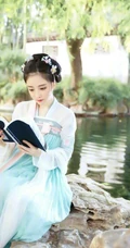冯提莫最美古装造型扮相写真美图 娇小身材手提风筝可爱动人