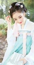 冯提莫最美古装造型扮相写真美图 娇小身材手提风筝可爱动人