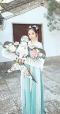 冯提莫最美古装造型扮相写真美图 娇小身材手提风筝可爱动人