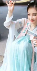 冯提莫最美古装造型扮相写真美图 娇小身材手提风筝可爱动人