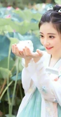 冯提莫最美古装造型扮相写真美图 娇小身材手提风筝可爱动人