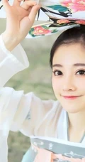 冯提莫最美古装造型扮相写真美图 娇小身材手提风筝可爱动人