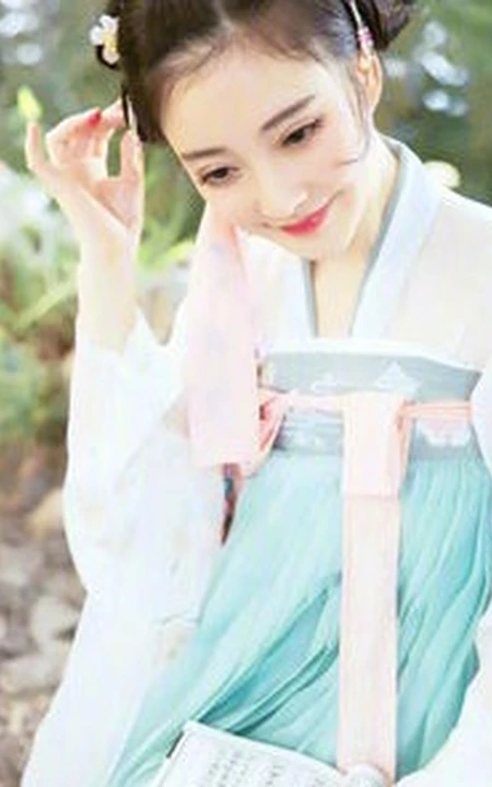 冯提莫最美古装造型扮相写真美图 娇小身材手提风筝可爱动人