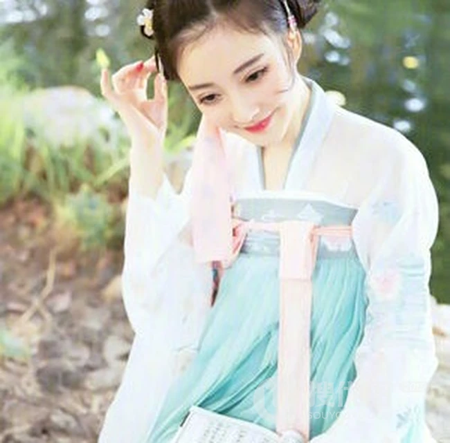冯提莫最美古装造型扮相写真美图 娇小身材手提风筝可爱动人