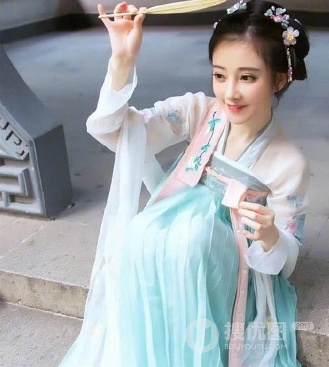 冯提莫最美古装造型扮相写真美图 娇小身材手提风筝可爱动人