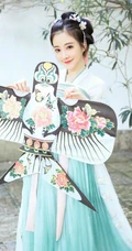 冯提莫最美古装造型扮相写真美图 娇小身材手提风筝可爱动人