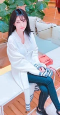 气质女生阿英气质好看肩带泳装家居服，写真，及生活照图集