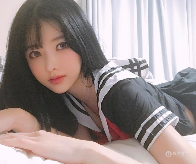 气质女生阿英气质好看肩带泳装家居服，写真，及生活照图集