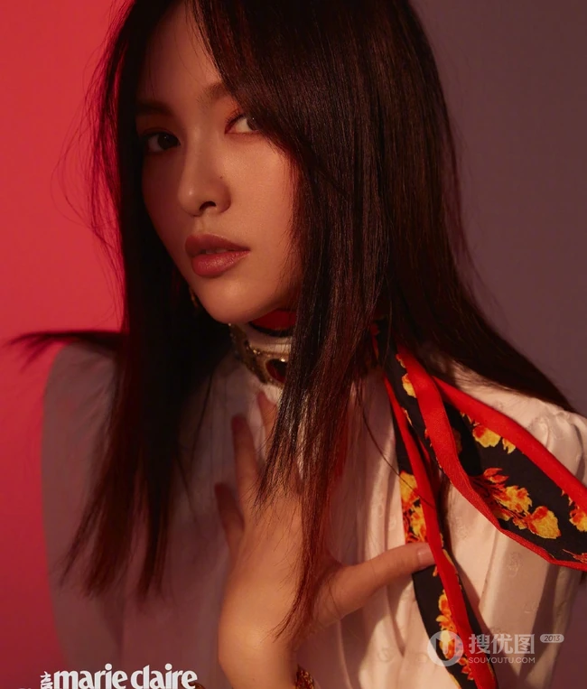 唐嫣时尚前卫，个性，潮流且霸气杂志服饰写真图片