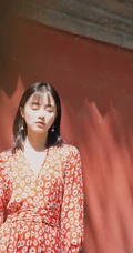每天一件花衬衫，章乐韵花裙子街拍写真，和这个天气很搭