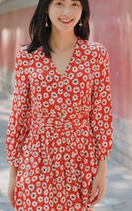 每天一件花衬衫，章乐韵花裙子街拍写真，和这个天气很搭