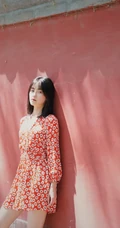 每天一件花衬衫，章乐韵花裙子街拍写真，和这个天气很搭