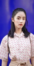 章乐韵白色连衣裙户外草地清新美拍写真图片
