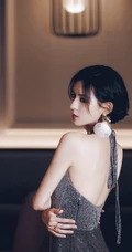 短发女星张予曦银色亮片吊带连衣裙露性感美背手机壁纸