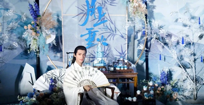 古装电视剧《月上重火》花絮剧照海报，主演罗云熙，陈钰琪cp感人