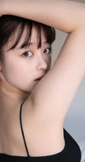 日本女星桥本环奈黑色肩带背心短裤气质室内照