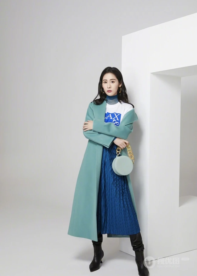 张碧晨演绎轻知性人风格服饰写真美图