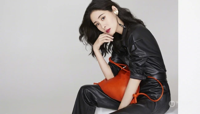 张碧晨演绎轻知性人风格服饰写真美图