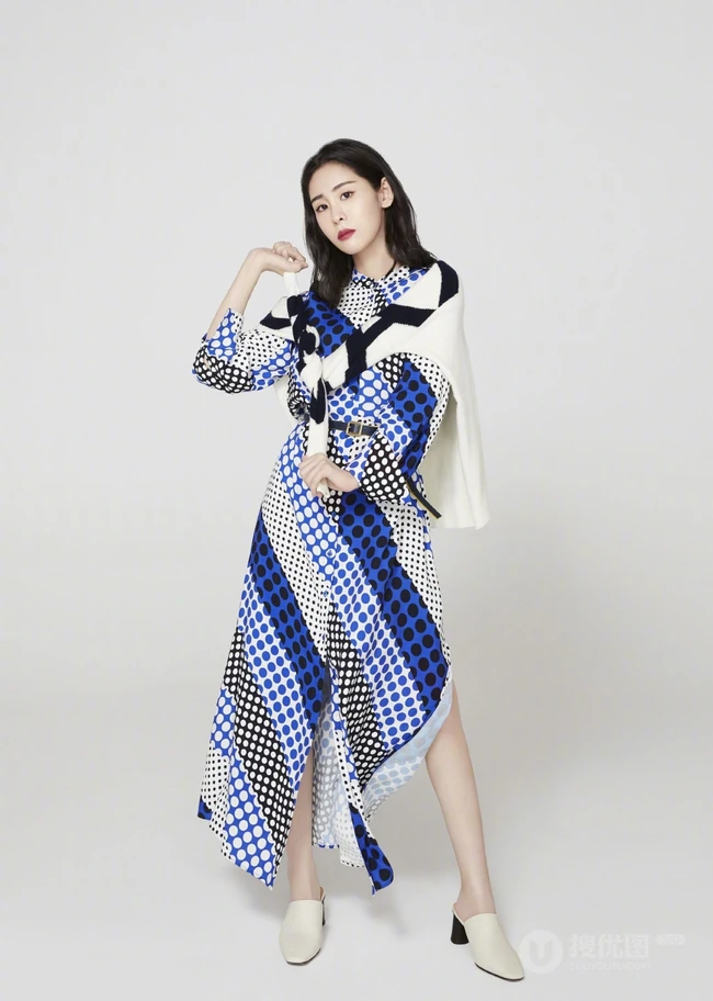 张碧晨演绎轻知性人风格服饰写真美图