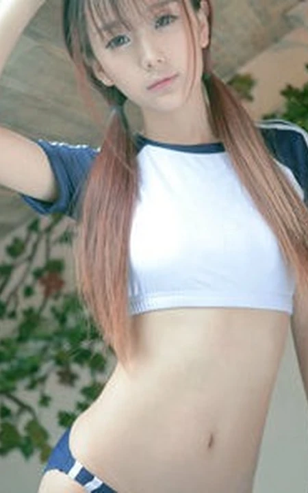 双马尾辫女生小九vin紧身短T恤家居服木阁楼好看写真图片