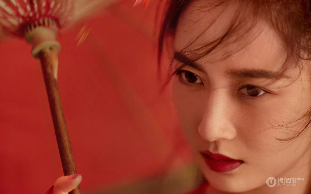 古装美女陈钰琪唯美枫树林下执伞起舞桌面壁纸图片