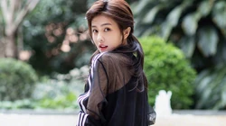 双马尾发型白鹿黑色薄纱连衣裙户外街拍唯美桌面壁纸