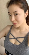 熊黛林家中健身生活照，大玩自拍秀完美匀称匀称身形