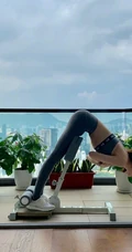 熊黛林家中健身生活照，大玩自拍秀完美匀称匀称身形