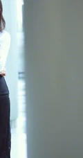 宋茜上白下黑时尚个性连衣裙好看街拍写真图片