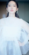 李沁白裙搭配大耳环自带仙气唯美高清写真图片